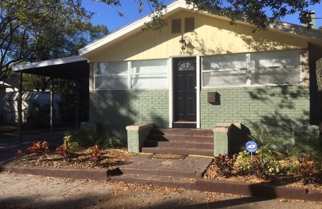 3/2 Historic North Hyde Park Bungalow