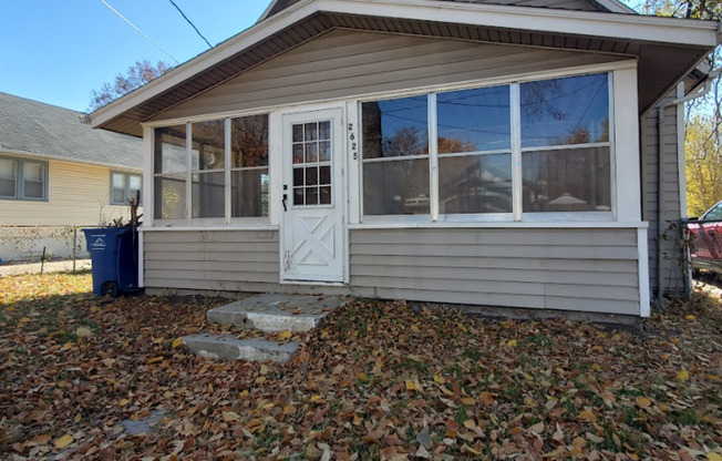 3 beds, 1 bath, $1,225