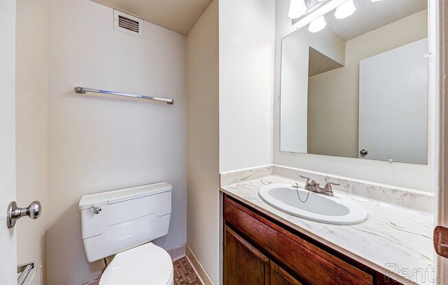 2 beds, 1.5 baths, 1,095 sqft, $1,560, Unit 1004