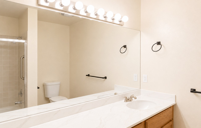 2 beds, 2 baths, 998 sqft, $2,150, Unit H-39