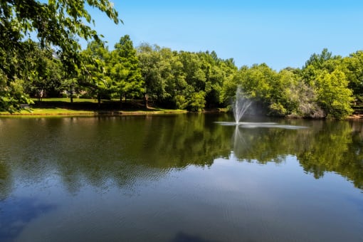 a fountain in the middle of a lake