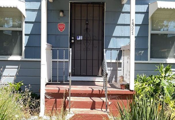 Newly Updated 1 Bedroom in Duplex! $2,200