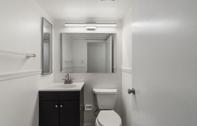 Ready now! Huge 1 bedroom condo in Annapolis!