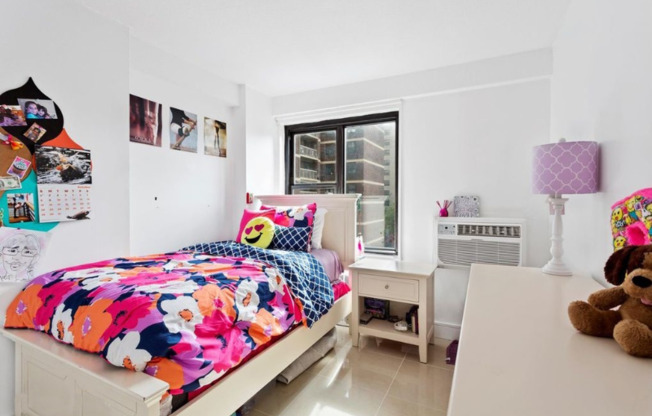 115 E 122 ST