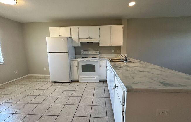 2/1 Apartment Located Conveniently on Andalusia BLVD in Cape Coral