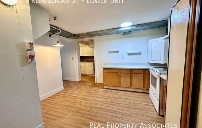 2112 E REPUBLICAN ST