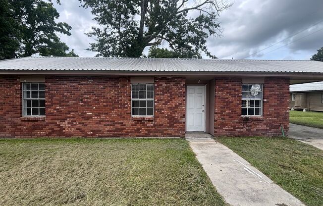 2 Bedroom, 1 Bathroom Apartment is NOW Available!