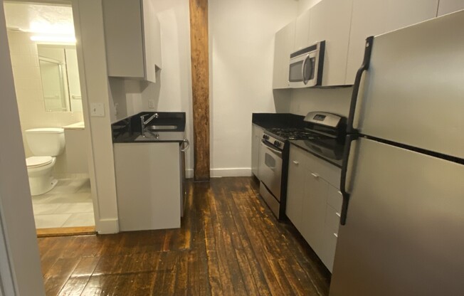 2 beds, 1 bath, 1,100 sqft, $4,500, Unit W213