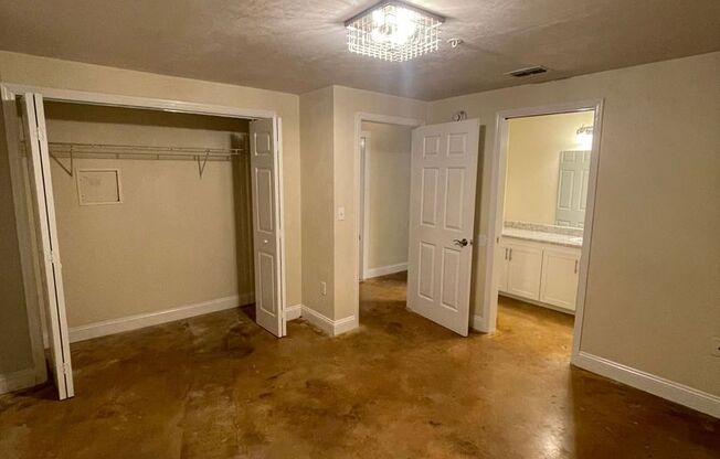 3 beds, 2 baths, 1,100 sqft, $1,275, Unit 205