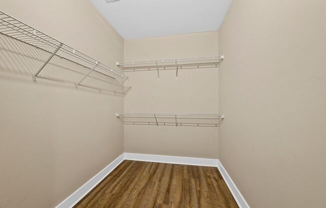 1 bed, 1 bath, 954 sqft, $1,195, Unit H101