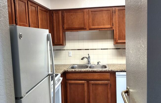 2 beds, 1 bath, $1,400, Unit Unit #108