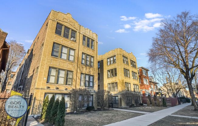 Vintage Hyde Park Apts!