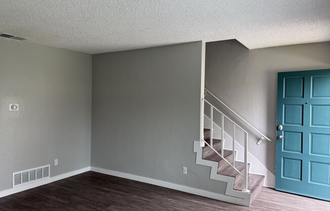 2 beds, 1.5 baths, 1,055 sqft, $3,095, Unit R085