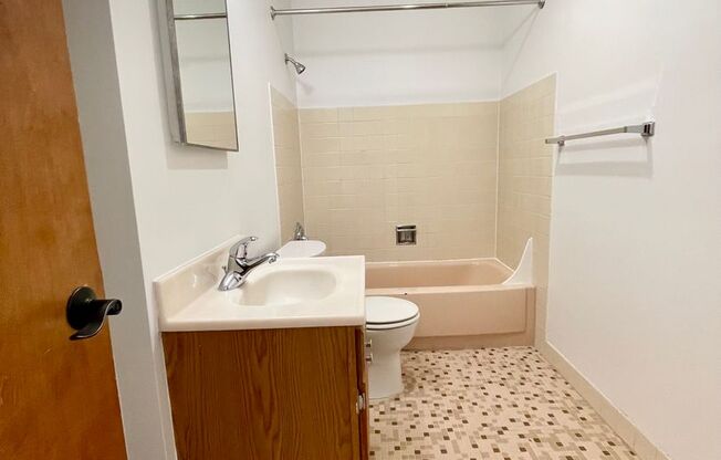 Studio, 1 bath, 464 sqft, $1,385, Unit 206