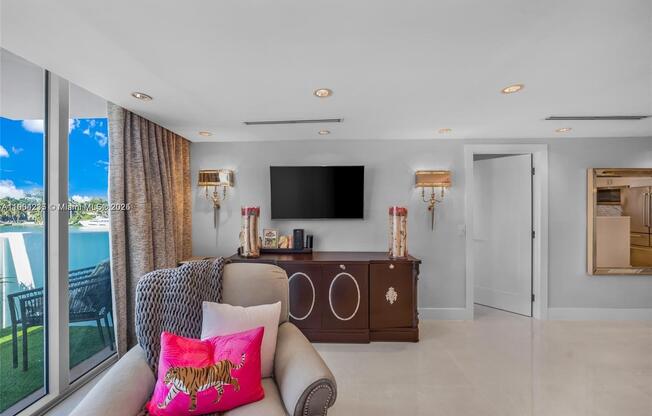 5838 Collins Ave