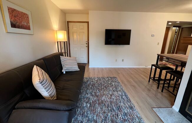 Furnished 2 Bed Top Floor Condo with Garage - Available through April 2025 :)