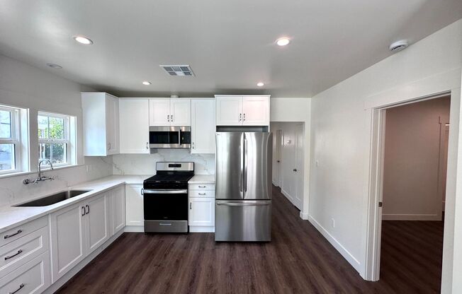 2 beds, 1 bath, $2,995, Unit 1460 Ricardo St.