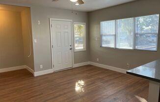 2 beds, 1 bath, $2,745, Unit 115 E Pine St