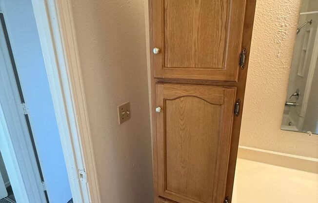 3 beds, 1.5 baths, 1,140 sqft, $1,199, Unit 405-102