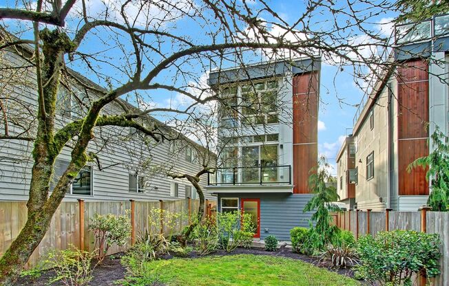 3bd/2ba Seattle Home