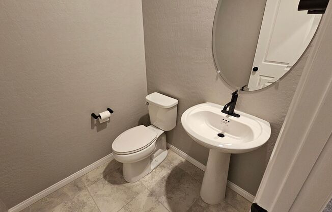 3 beds, 2.5 baths, $2,400