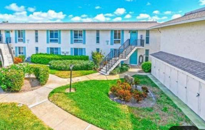 215 Palm Dr 215-2
