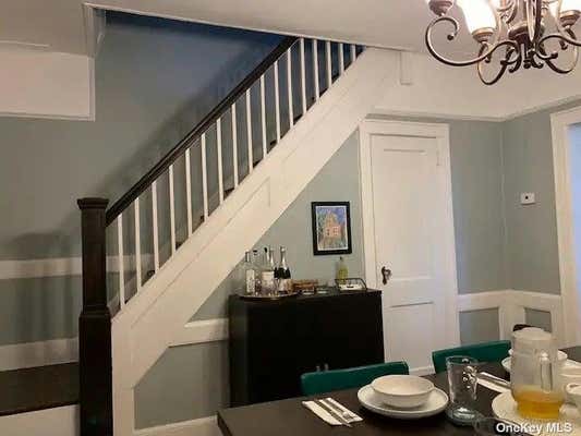 3 beds, 1 bath, 1,328 sqft, $3,990