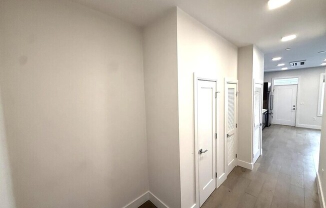 24 RUSH ST