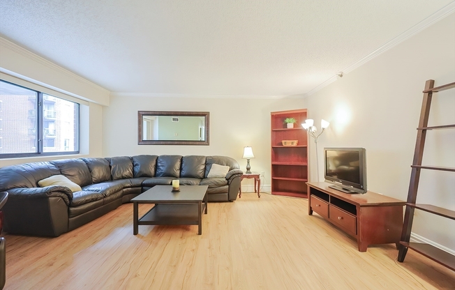 1 bed, 1 bath, 709 sqft, $2,900, Unit 212