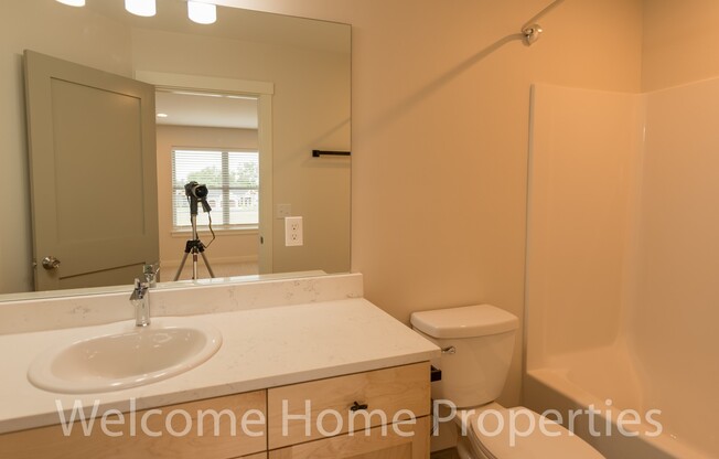 2 beds, 2.5 baths, 1,250 sqft, $2,695, Unit 2 NE Hadley #2