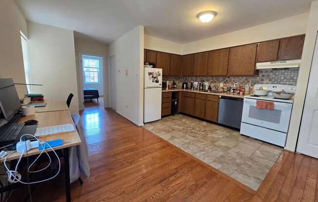 Bright 1 bedroom in washington square west - great price AVAILABLE SEPT 10