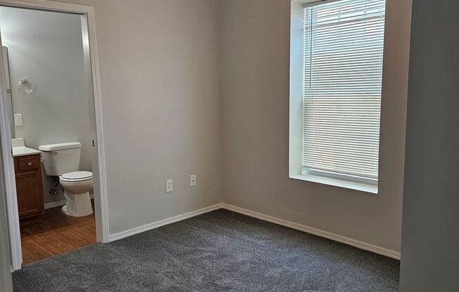 2 beds, 2 baths, 1,001 sqft, $995, Unit 4266 Apt 12