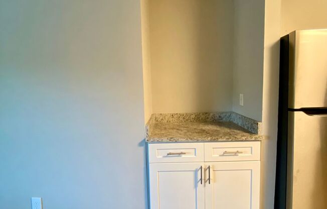 2 beds, 1 bath, 850 sqft, $1,700, Unit 475-B23