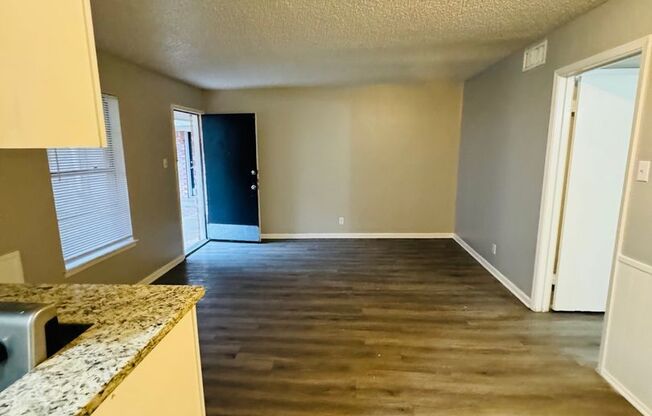 2 beds, 1 bath, 745 sqft, $995, Unit Apt. 307