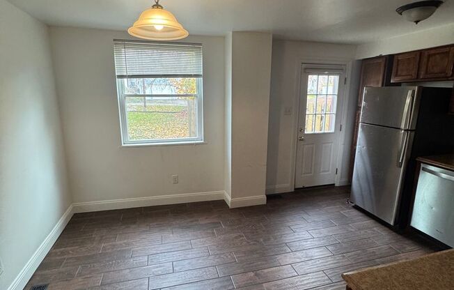 2 beds, 1 bath, $1,300