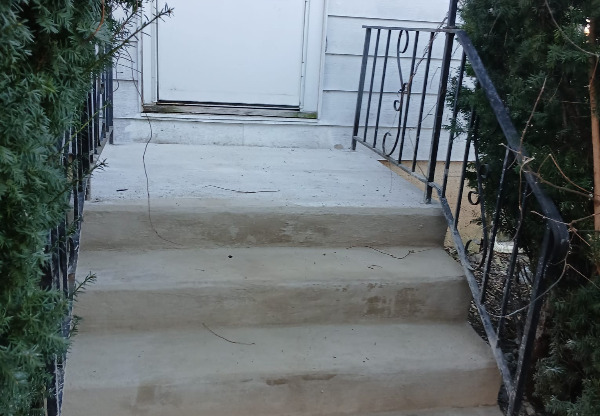 309 W MEMORIAL DR