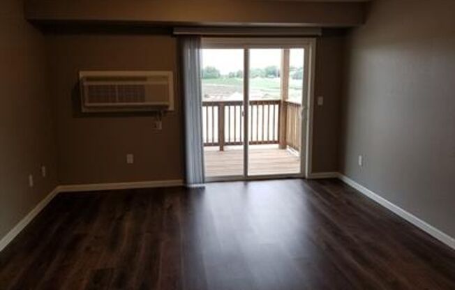 1 bed, 1 bath, 648 sqft, $1,195, Unit 213