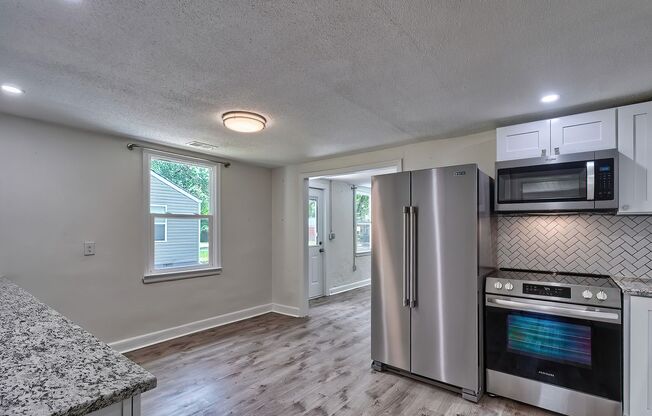 3 beds, 1 bath, $1,595