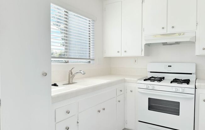 Iowa St. Apartments | Cozy 1 and 2 Bedrooms in Walkable North Park, San Diego!