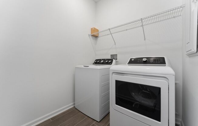 4 beds, 2 baths, $2,600, Unit Knightsbridge