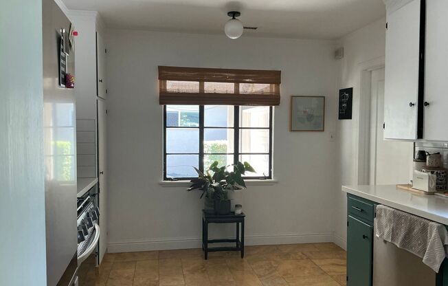 Charming 2 Bedroom Home with Studio/Office in Established Modesto Neighborhood