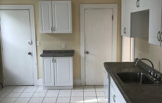 2 beds, 1 bath, 850 sqft, $3,250, Unit 2