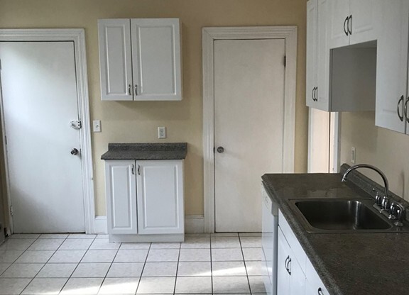 2 beds, 1 bath, 850 sqft, $3,250, Unit 2