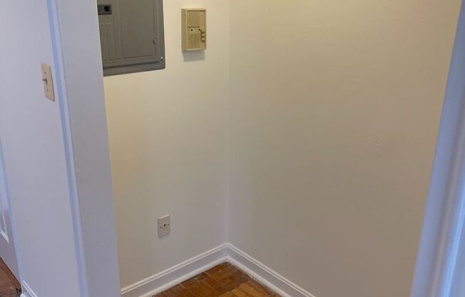 Top Floor 2BR, 1BA Garden Condo Near Ballston Metro