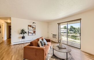 Beautiful remodeled condo with lovely view in North Boulder