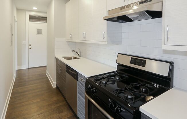 2 beds, 1 bath, 755 sqft, $2,675, Unit 3919-2E