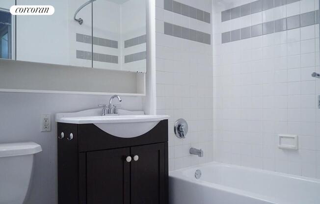 2 beds, 2 baths, $8,000, Unit 7G