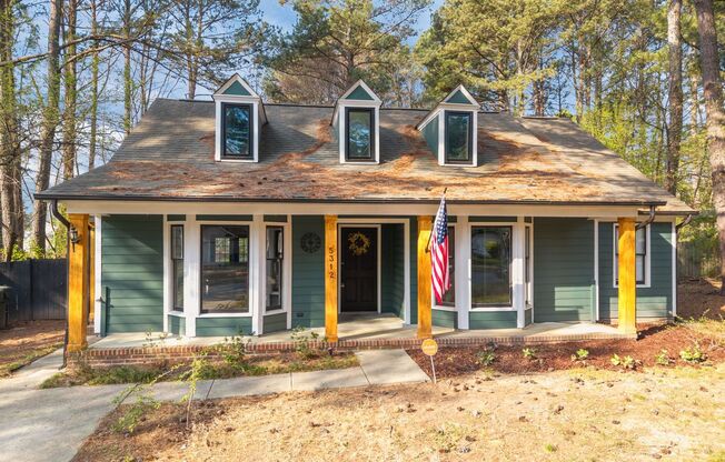 Charming 3BR Home with Large Private Yard Near Downtown Raleigh