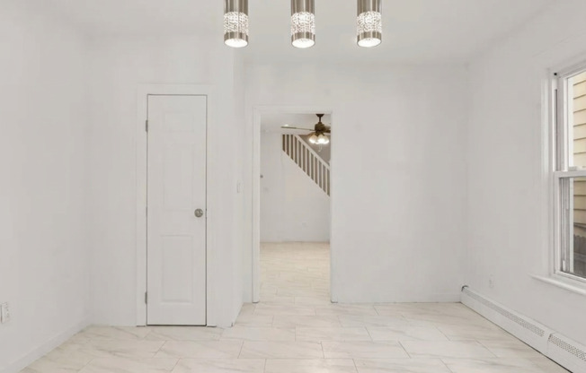 2 Kitchen Home in Forest Hills - Ideal for Shared Living