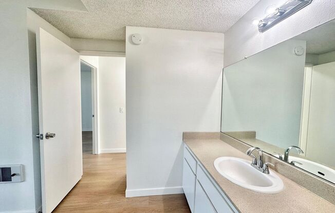 2 beds, 2 baths, 930 sqft, $2,500, Unit 22